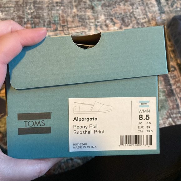 NWT TOMS women alpargata, size 8.5, light mauve with white seashell design - Picture 6 of 6